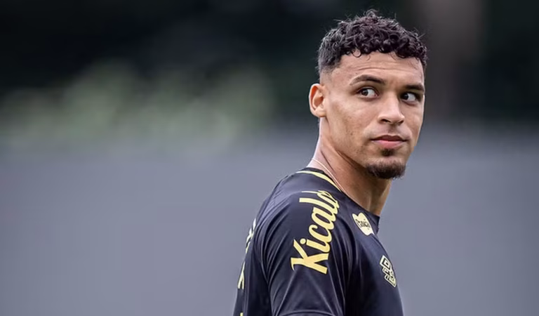 Flamengo negocia venda de Victor Hugo ao Atlético-MG