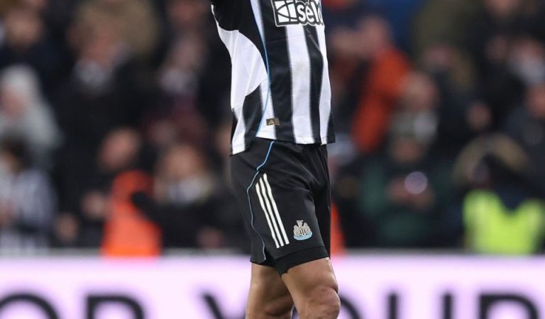 Joelinton marca nos pênaltis e Newcastle avança na Copa da Inglaterra