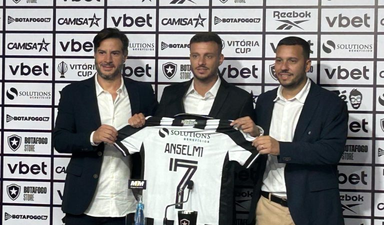Anselmi projeta Botafogo competitivo em apresentação interrompida por falta de luz