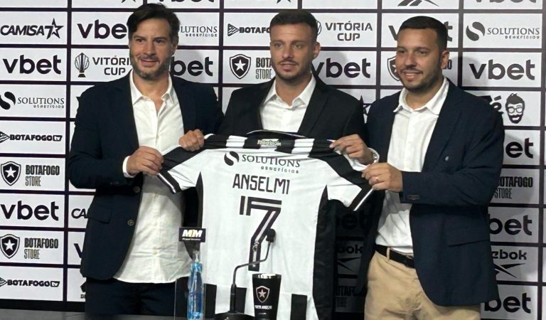 Anselmi projeta Botafogo competitivo em apresentação interrompida por falta de luz