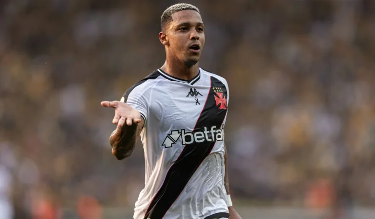 Vitória e Vasco voltam a negociar sobre empréstimo de David