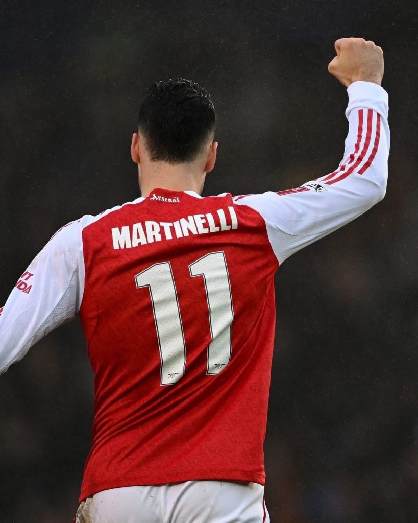 Martinelli comemora um dos três gols que marcou (Foto: Reprodução/Arsenal)