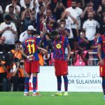 Raphinha e Yamal comemoram gol na final da Supercopa (Foto: Yasser Bakhsh/Getty Images)