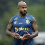 Patrick durante treino pelo Santos | Foto: Reinaldo Campos - Gazeta Press