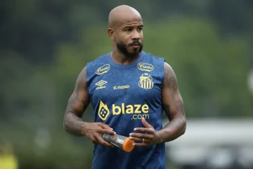Patrick durante treino pelo Santos | Foto: Reinaldo Campos - Gazeta Press