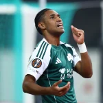 Tetê durante comemoração de gol pelo Panathinaikos | Foto: Markos Chouzouris - EUROKINISSI