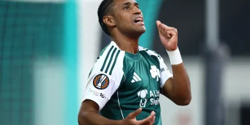 Tetê durante comemoração de gol pelo Panathinaikos | Foto: Markos Chouzouris - EUROKINISSI