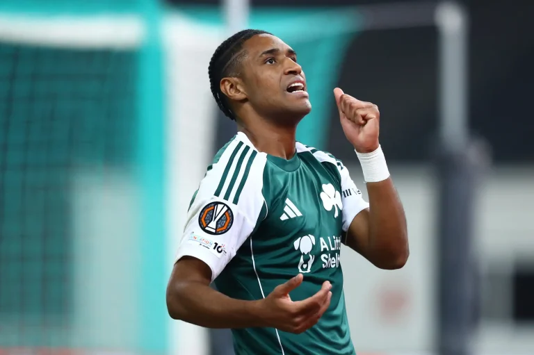 Tetê durante comemoração de gol pelo Panathinaikos | Foto: Markos Chouzouris - EUROKINISSI