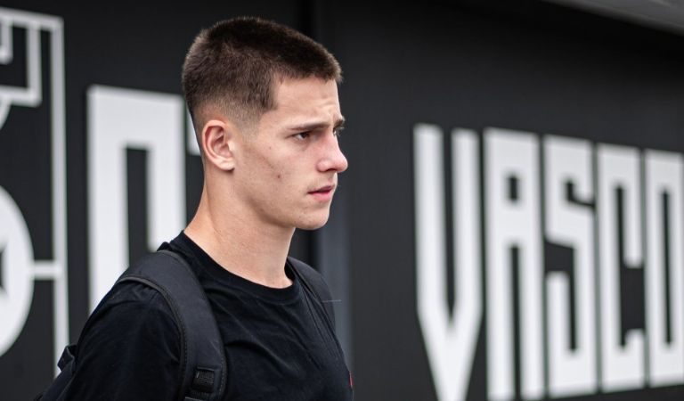 Vasco empresta Estrella ao CRB até o fim da temporada