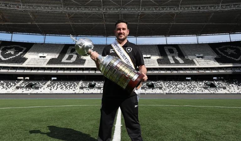 Vasco mira contratação de ex-Botafogo para cargo de gestão no clube