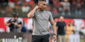 Jair Ventura durante partida do Vitória | Foto: Victor Ferreira - Vitória