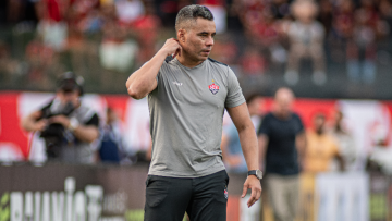 Jair Ventura durante partida do Vitória | Foto: Victor Ferreira - Vitória