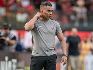 Jair Ventura durante partida do Vitória | Foto: Victor Ferreira - Vitória