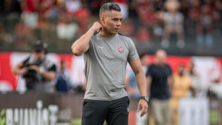 Jair Ventura durante partida do Vitória | Foto: Victor Ferreira - Vitória