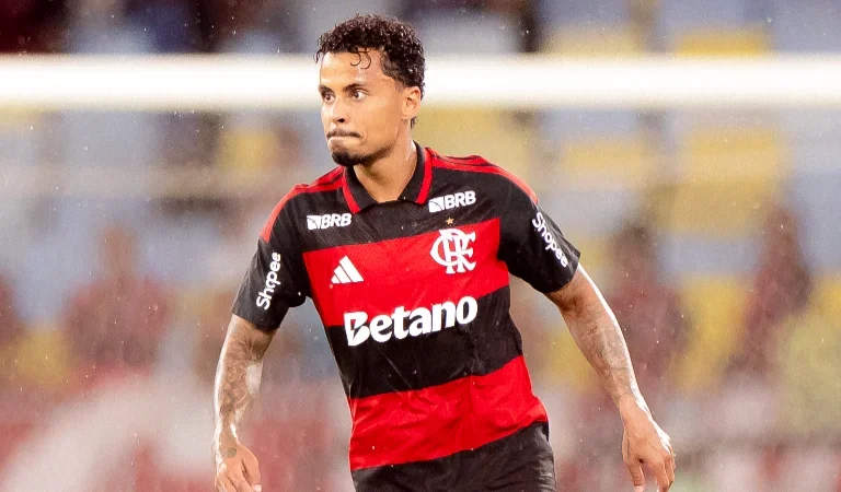 Flamengo segura craque e fecha acordo de empréstimo por Allan