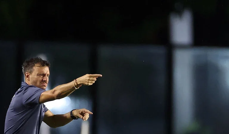 Botafogo de Anselmi encara sequência de clássicos antes de desafio na Libertadores