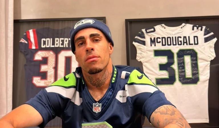 Gabriel Girotto celebra título do Seahawks no Super Bowl