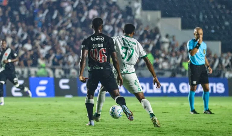 Vasco joga melhor, mas cede empate para a Chape na reta final