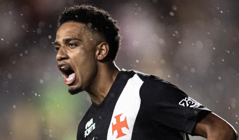 Vasco supera Botafogo e volta a vencer em São Januário
