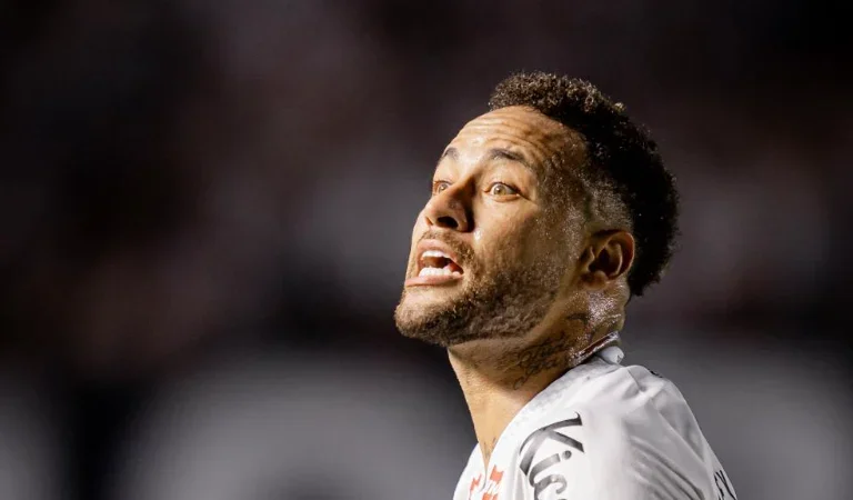 Neymar decide e Santos vence pela primeira vez no Campeonato Brasileiro