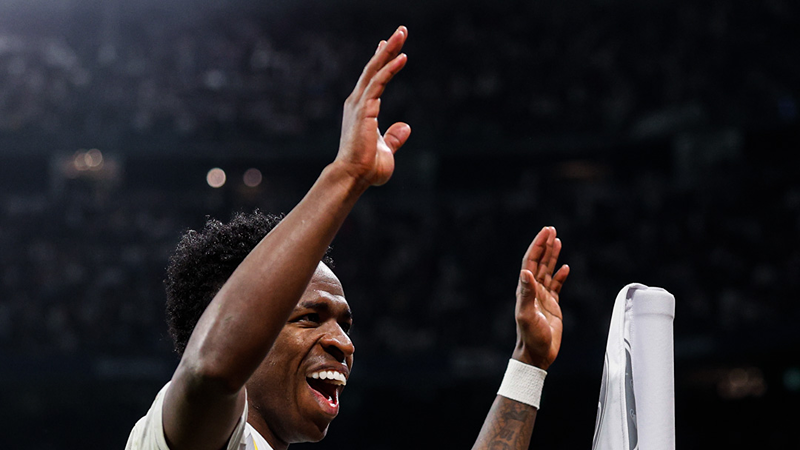 Vini Jr comemora gol pelo Real Madrid na Champions 