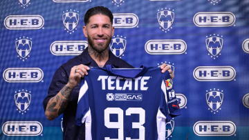 Sérgio Ramos em sua chegada ao Monterrey