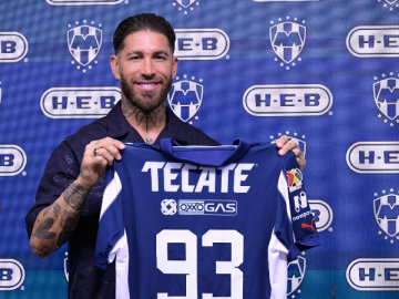 Sérgio Ramos em sua chegada ao Monterrey