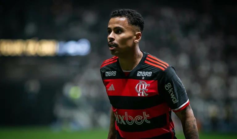 Atrás de um volante, Vasco faz consulta ao Flamengo por Allan