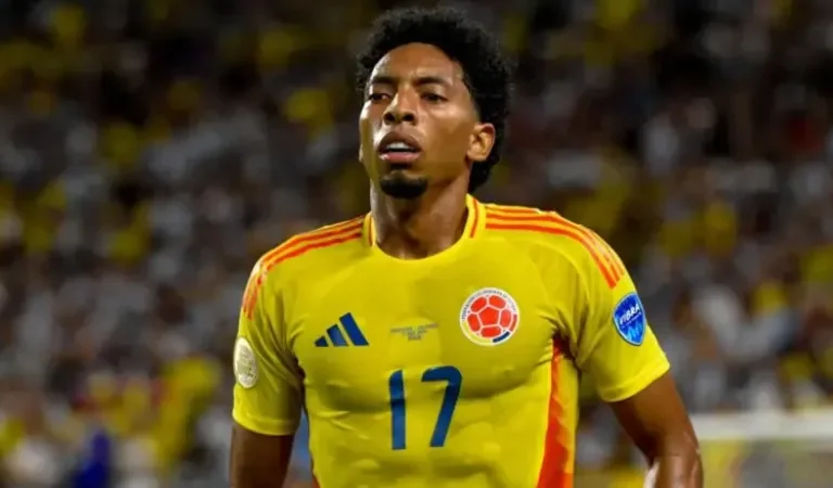 Botafogo negocia Johan Mojica lateral esquerdo do Mallorca