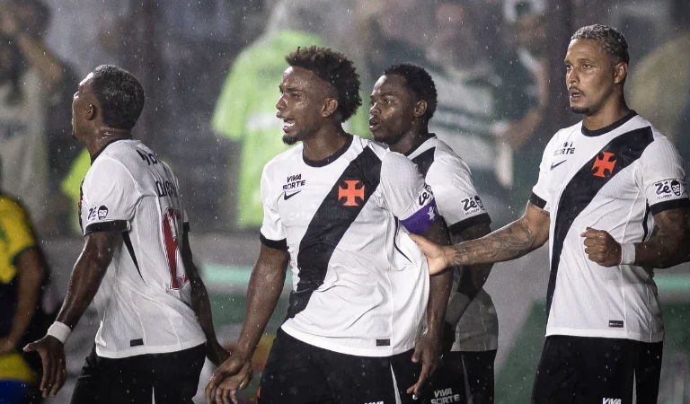 Fluminense sai na frente, mas Vasco busca virada nos acréscimos