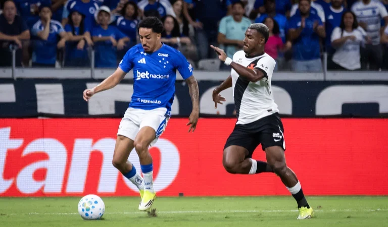 Cruzeiro e Vasco empatam em partida agitada no Mineirão