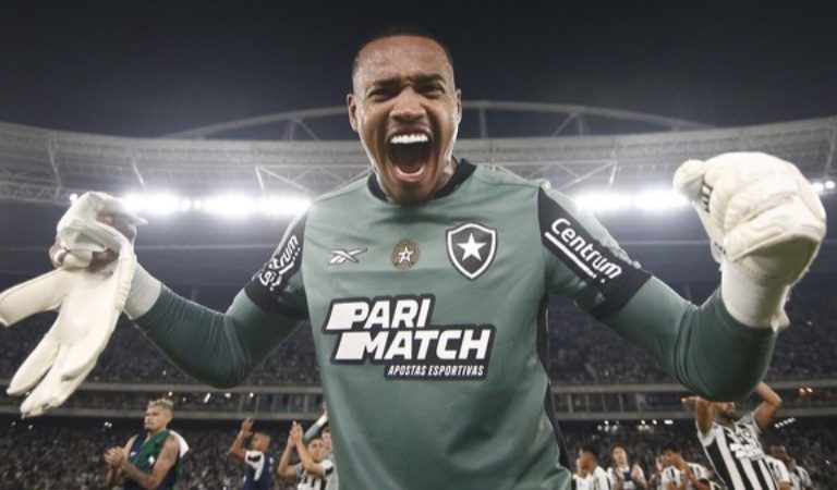 John pode reforçar o Botafogo nas próximas semanas após recuperação de cirurgia