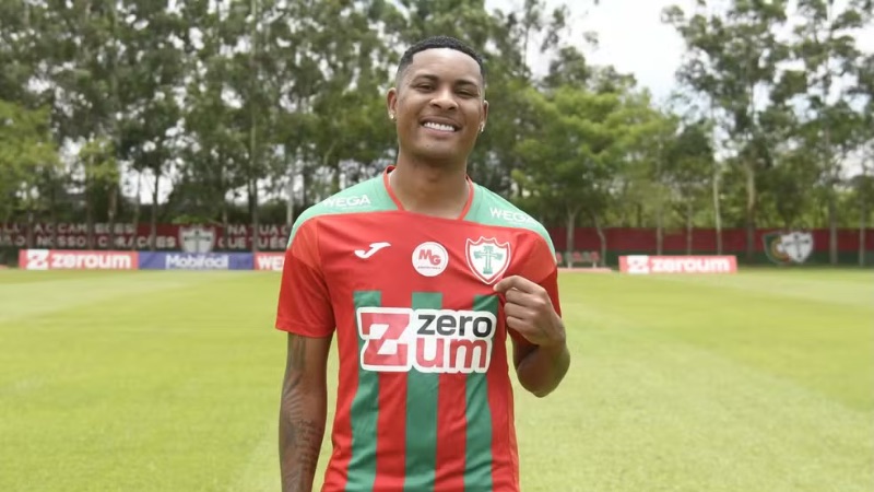 Botafogo avalia contratação do lateral Caio Roque