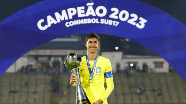 Vitor Reis é a escolha de Ancelotti para a zaga