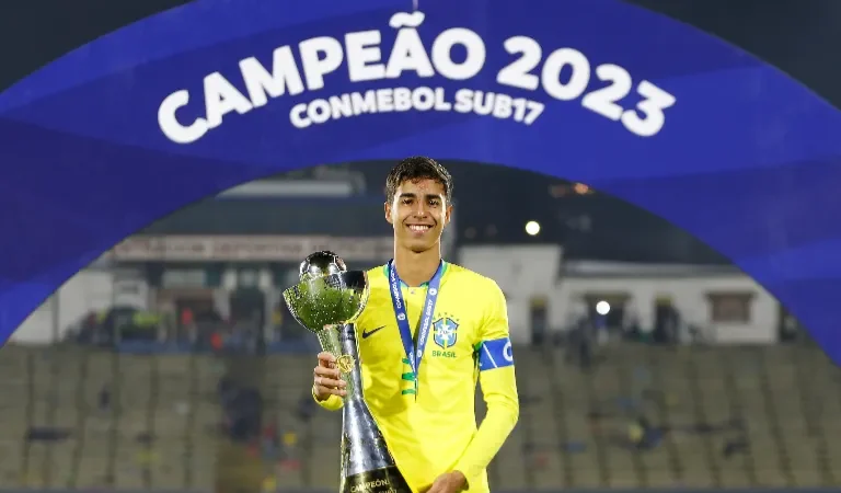 Após derrota, Ancelotti convoca novo zagueiro para amistoso