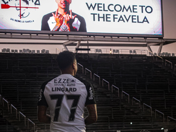 Lingard em sua chegada ao Corinthians