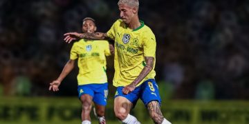 Arthur sales em ação pelo Mamelodi Sunsowns