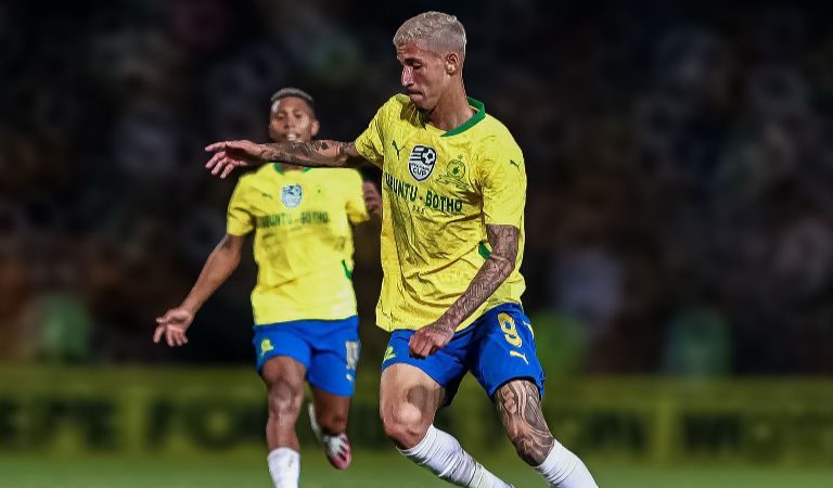 Arthur Sales, ex-Vasco, brilha e garante classificação ao Mamelodi na CAF Champions League