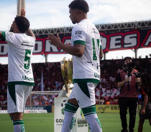 Goiás surpreende e desbanca gigante com melhor defesa do Brasil