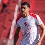 Caio Marcelo em ação com a camisa do Vila Nova