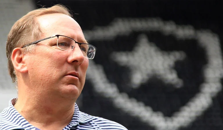 Jonh Textor é afastado da SAF do Botafogo. Decisão será revista na próxima semana