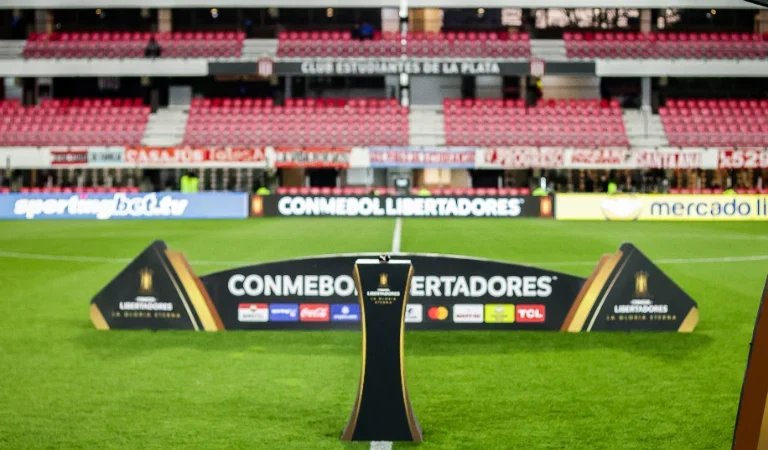 Estudiantes x Flamengo: Onde assistir, escalações e horário