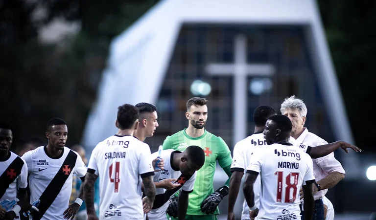 Escalação do Vasco: Barros é dúvida, Saldivia fora