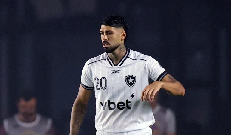Titular do Botafogo atrai interesse do Palmeiras
