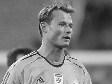 Alex Manninger, ídolo do Arsenal, morreu aos 48 anos