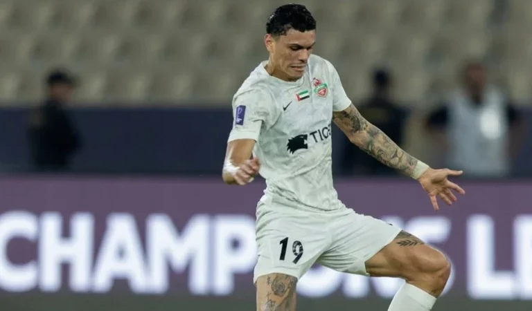 Mateusão volta de lesão, marca e Shabab Al Ahli avança na Champions da Ásia