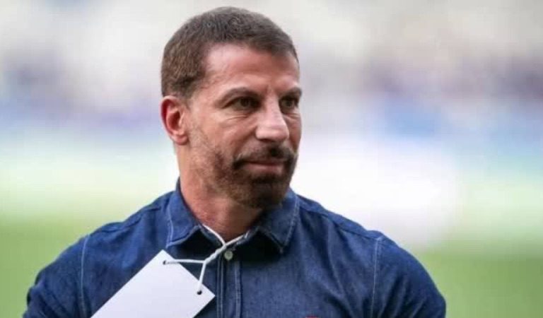 Pedrinho aumenta cobrança ao elenco do Vasco após derrota