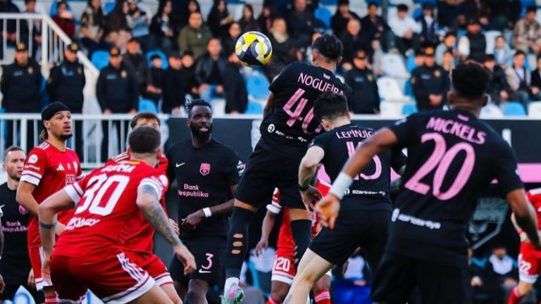 Momento do gol de Nogueira que manteve o Sabah invicto
