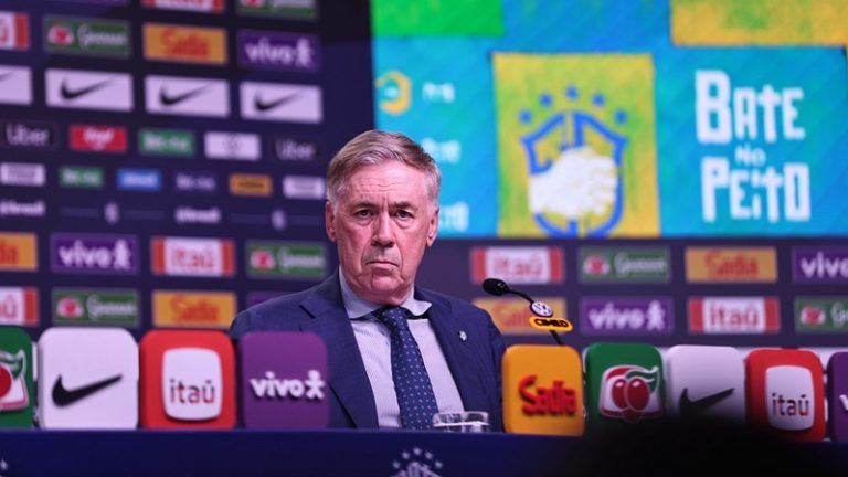 Ancelotti durante coletiva de convocação da Seleção Brasileira