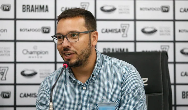Diretor do Botafogo deixa o clube